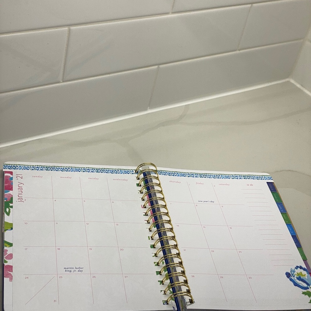 LILLY PULITZER PLANNER NEW - Picture 10 of 12